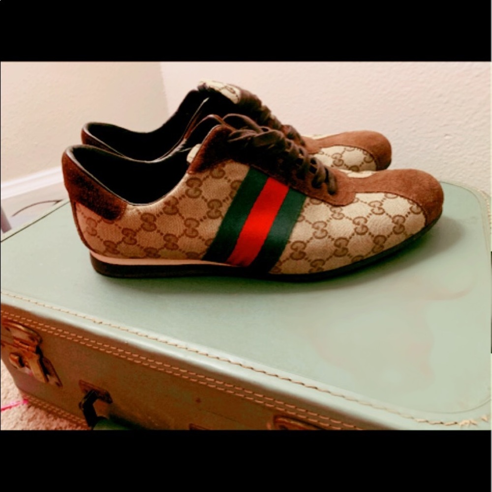 Men’s Classic Gucci Print Sneakers - Picture 3 of 8